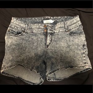 Torrid highwaisted bleachwash shorts